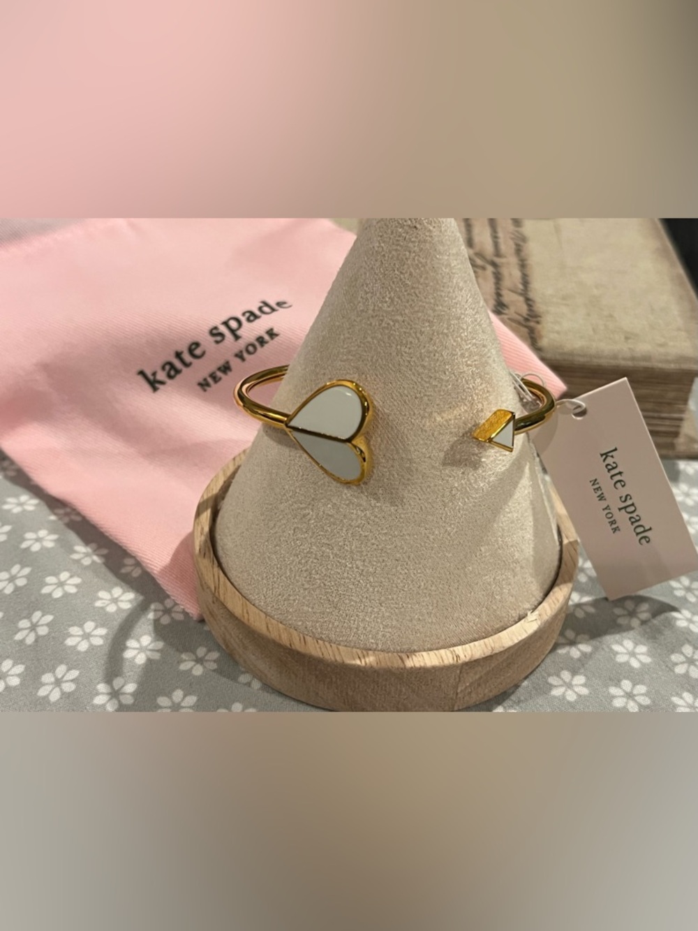 kate spade Gold-Tone White Enamel Heritage Spade Flex Cuff Bracelet NWT dust bag